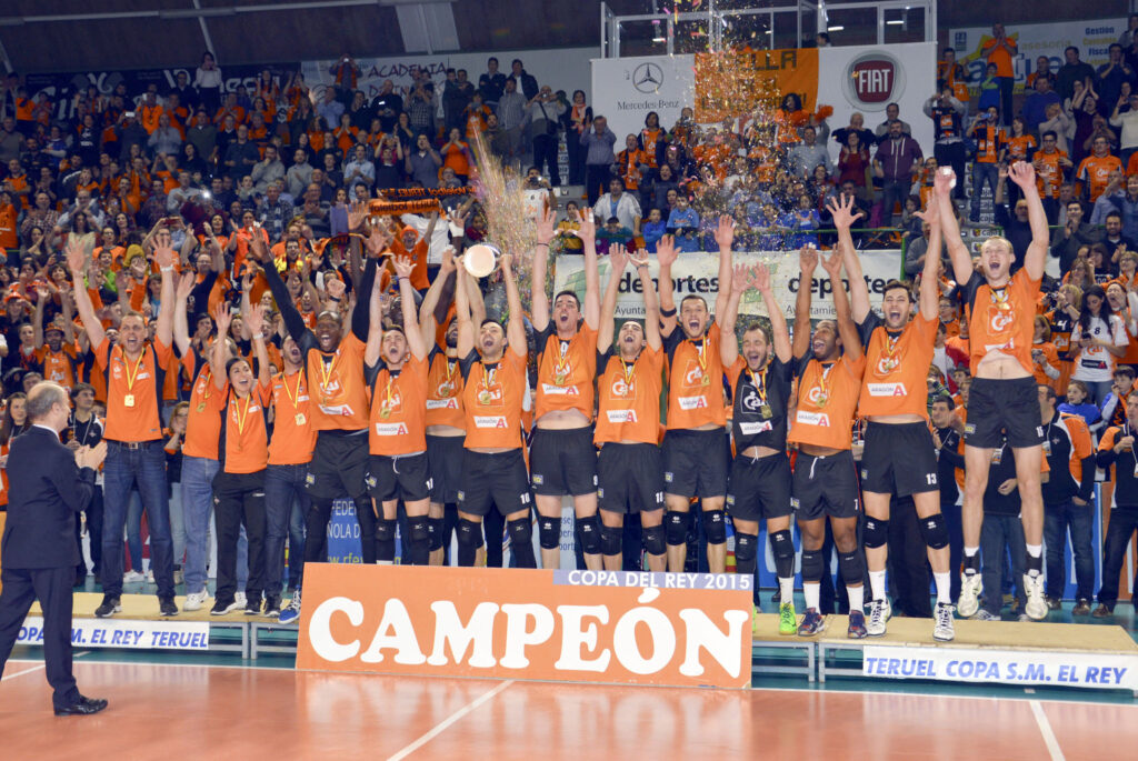 El CAI Teruel Voleibol proclamándose ganador de la Copa del Rey 2015 / Fuente: RFEVB